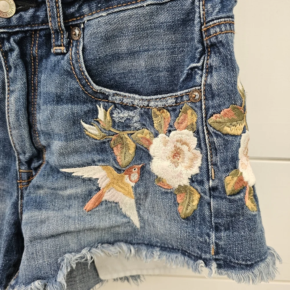 Vintage hi rise festival embroidered denim shorts sz 2 - Picture 3 of 7
